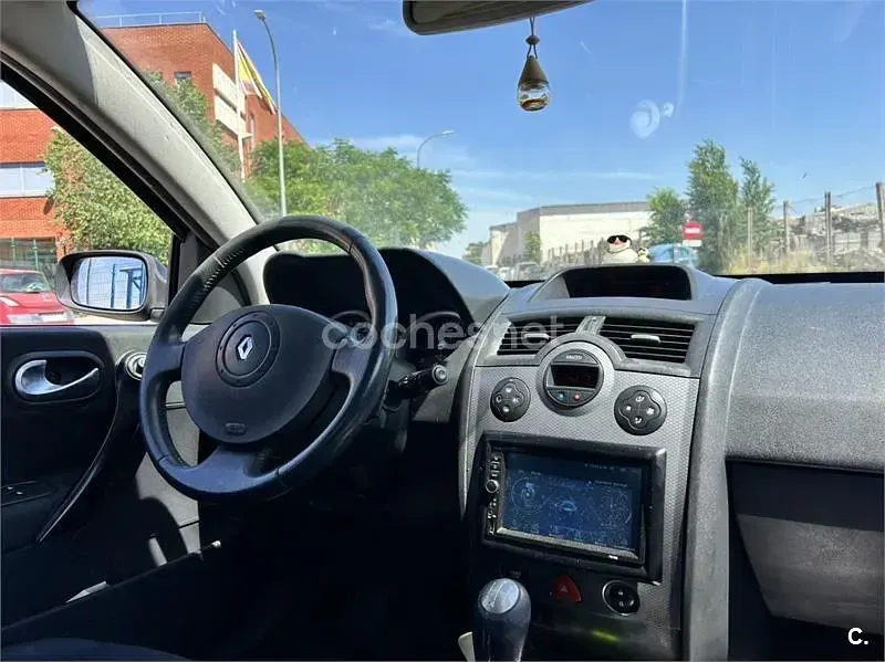 Usado Renault Mégane Privilege 98 CV (72 kW) 2004 Negro Berlina
