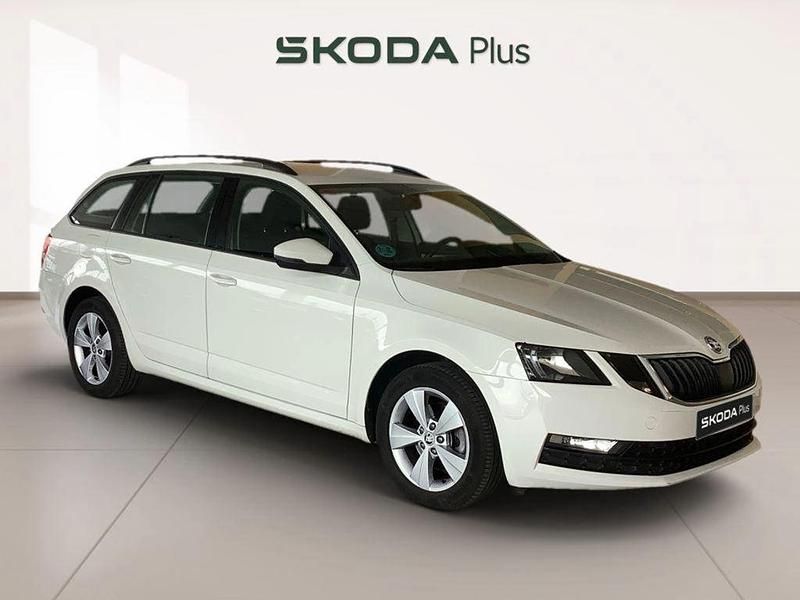 Usado Skoda Octavia Ambition 116 CV (85 kW) 2020 Blanco Familiar