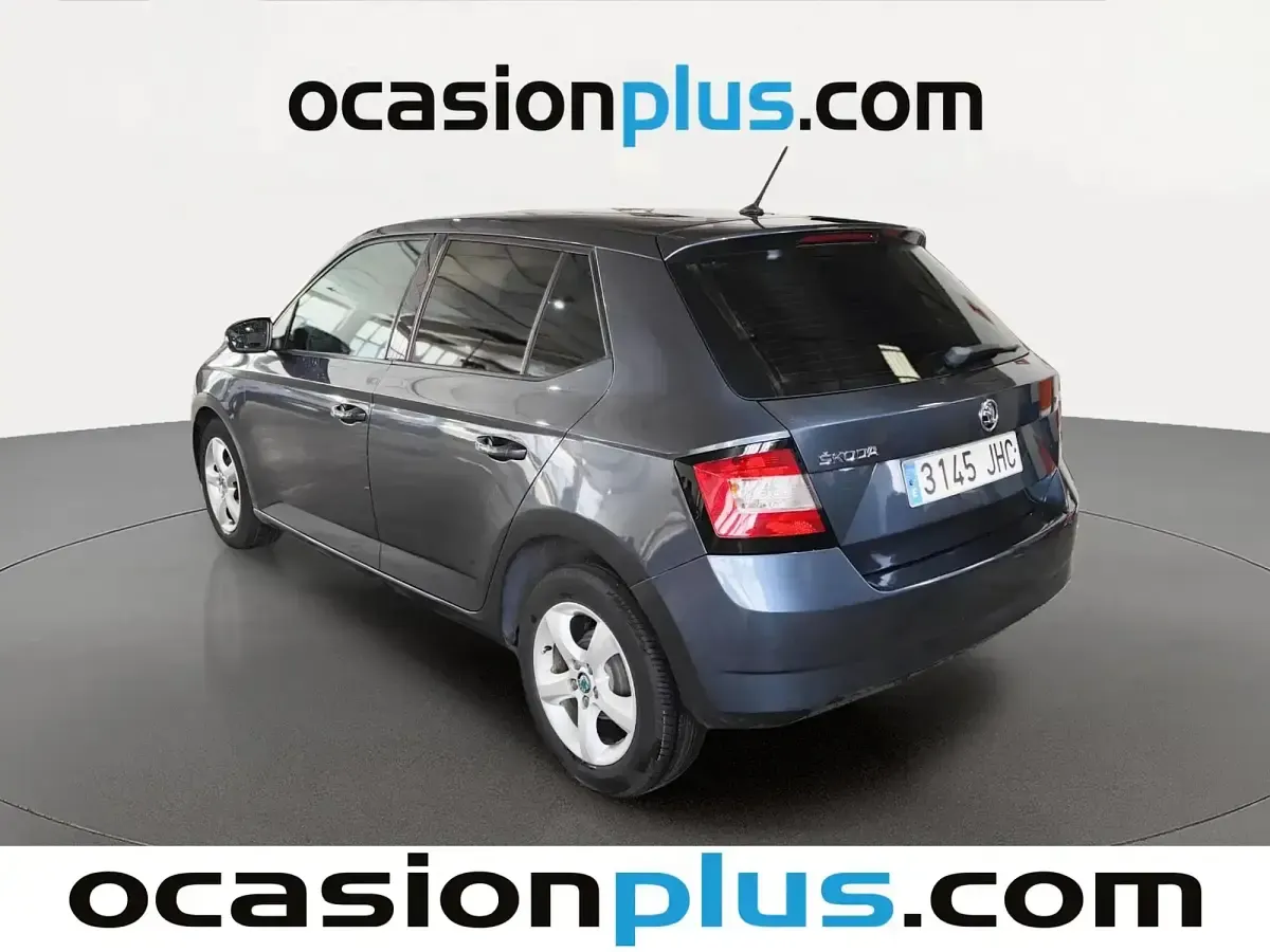 Usado Skoda Fabia Ambition 75 CV (55 kW) 2015 Gris Berlina