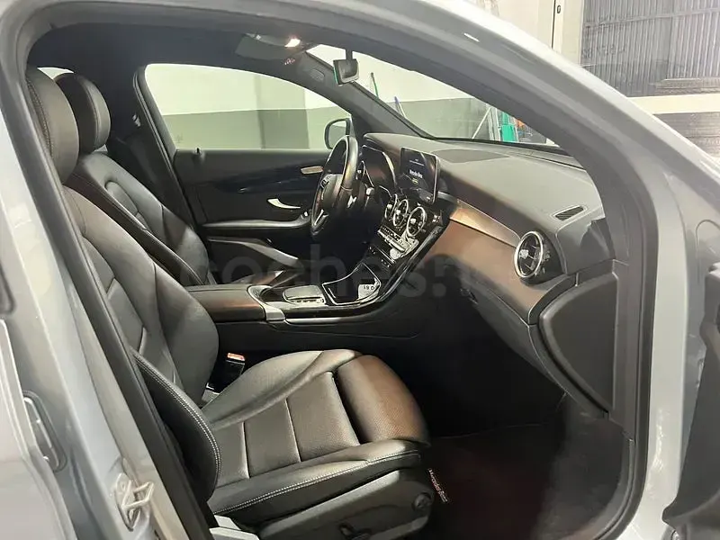 Usado Mercedes GLC200 163 CV (119 kW) 2021 Gris / plata SUV
