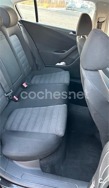 Usado VW Passat Trendline 105 CV (77 kW) 2007 Negro Familiar