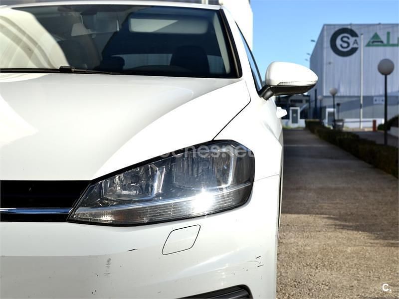 Usado VW Golf VII Advance 125 CV (91 kW) 2019 Blanco Berlina