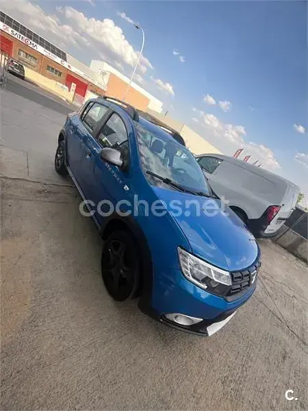 Usado Dacia Sandero 90 CV (66 kW) 2017 Azul Berlina