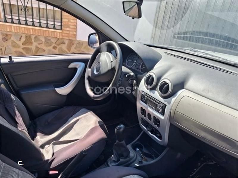 Usado Dacia Sandero Ambiance 75 CV (55 kW) 2013 Gris / plata Berlina