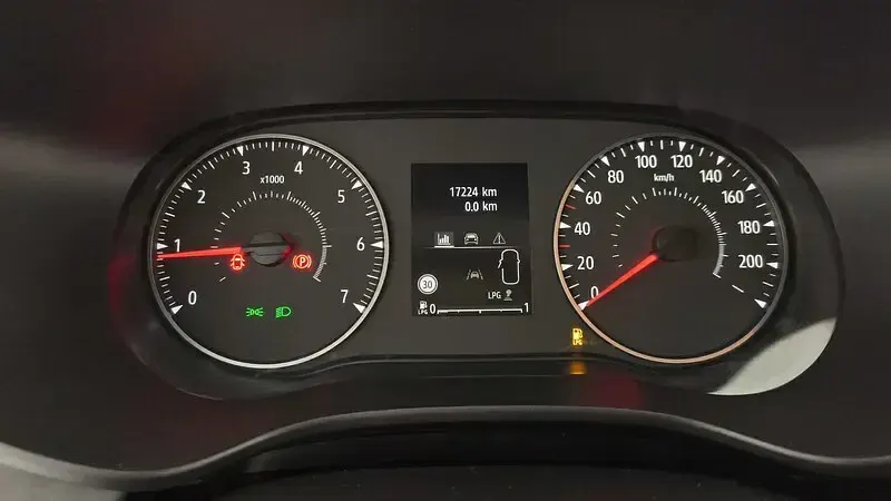 Usado Dacia Sandero Extreme 100 CV (73 kW) 2025 Verde Berlina
