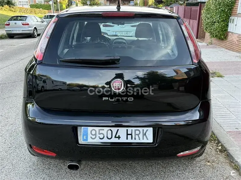 Usado Fiat Punto Lounge 77 CV (56 kW) 2012 Negro Utilitario