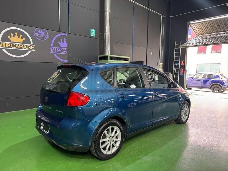 Usado Seat Altea Reference 105 CV (77 kW) 2013 Azul Monovolumen
