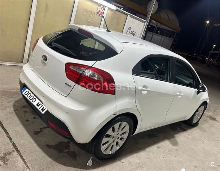 Usado Kia Rio 90 CV (66 kW) 2012 Blanco Berlina
