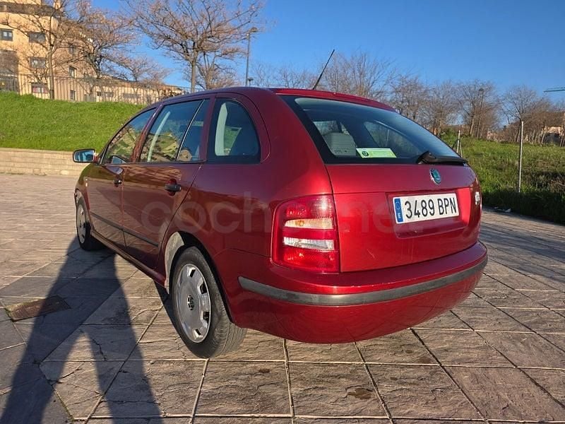 Usado Skoda Fabia Comfort 68 CV (50 kW) 2002 Granate Familiar