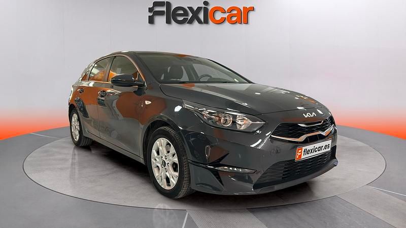 Usado Kia Ceed 101 CV (74 kW) 2022 Gris Utilitario