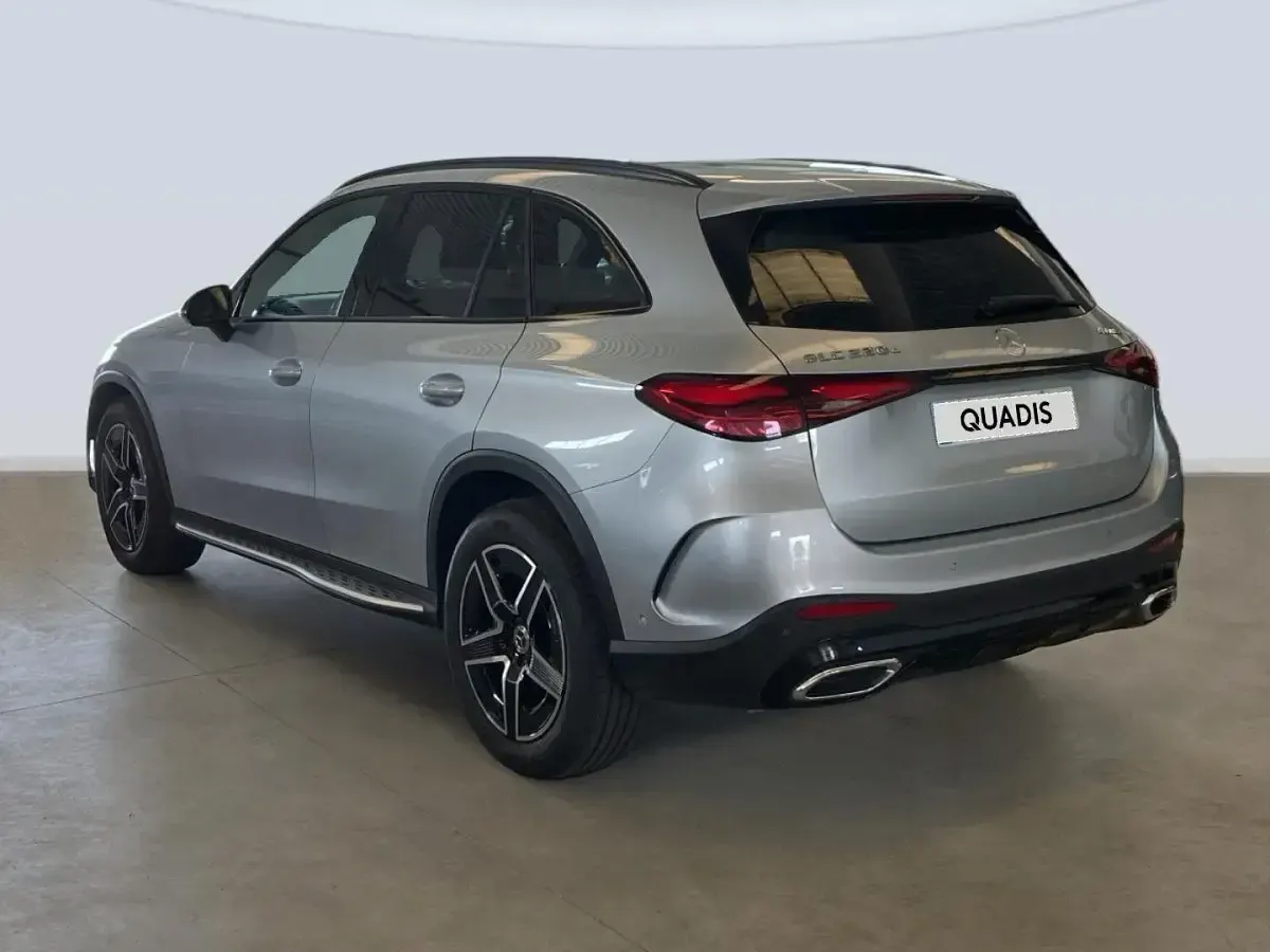 Usado Mercedes GLC220 197 CV (144 kW) 2025 Gris plata SUV