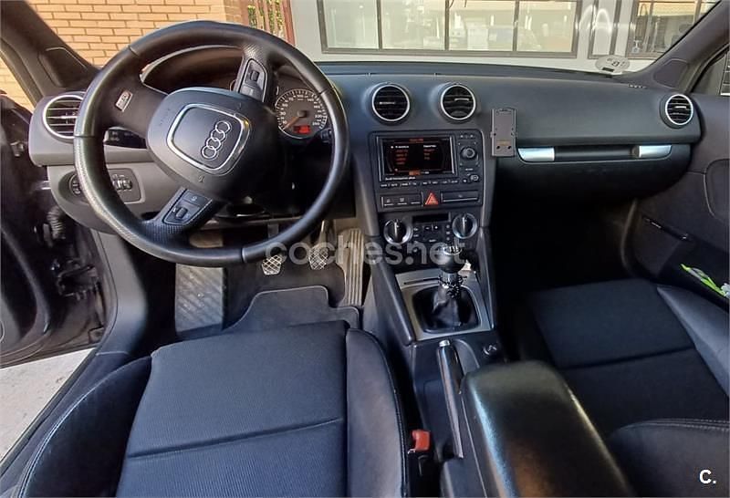 Usado Audi A3 Ambiente 140 CV (102 kW) 2006 Gris / plata Utilitario