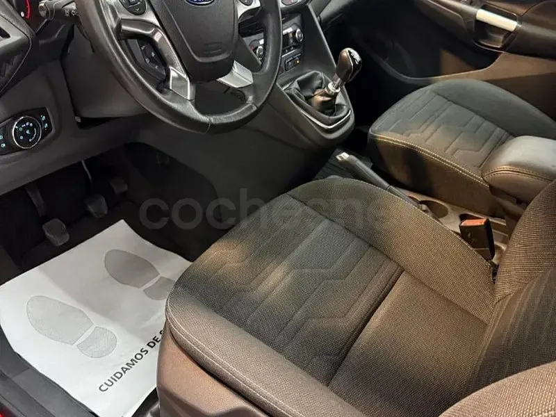 Usado Ford Grand Tourneo Connect Titanium 120 CV (88 kW) 2015 Rojo Monovolumen