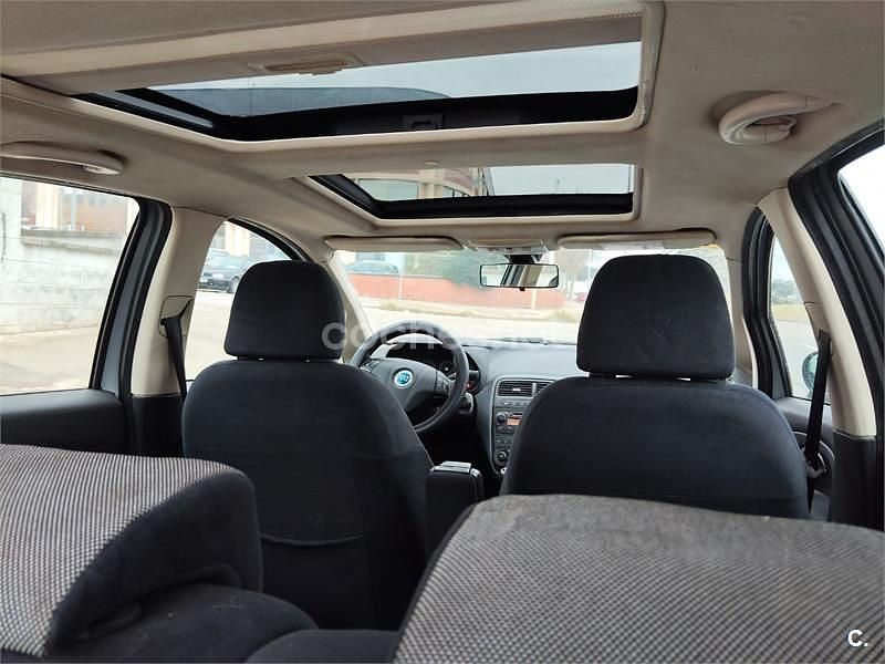 Usado Fiat Grande Punto Dynamic 120 CV (88 kW) 2007 Gris / plata Utilitario