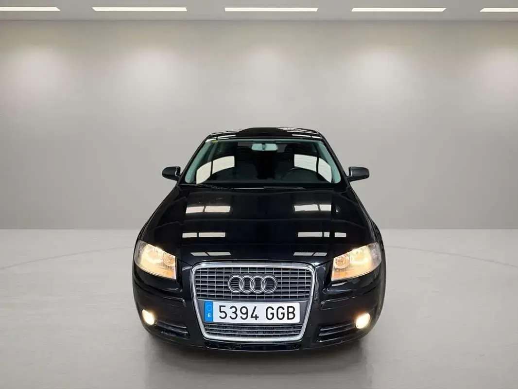 Usado Audi A3 Ambiente 140 CV (102 kW) 2008 Negro Utilitario