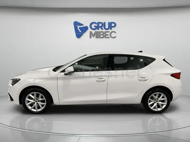 Usado Seat Leon Style 110 CV (80 kW) 2024 Blanco Berlina