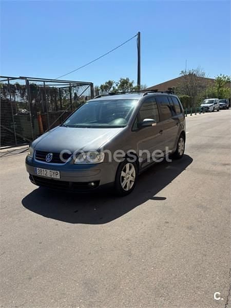 Usado VW Touran Advance 105 CV (77 kW) 2006 Gris / plata Monovolumen