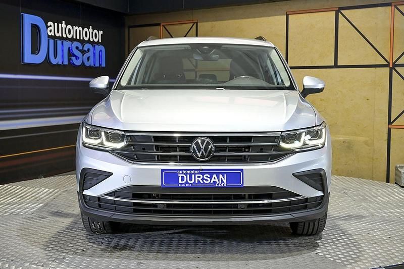 Usado VW Tiguan Life 150 CV (110 kW) 2023 Gris claro SUV