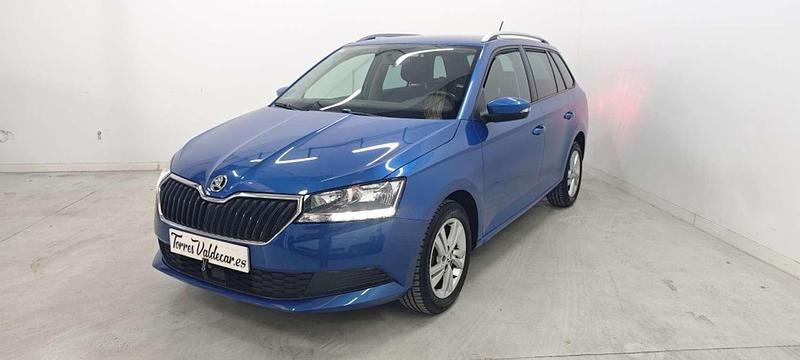 Usado Skoda Fabia Ambition 95 CV (69 kW) 2020 Azul Familiar