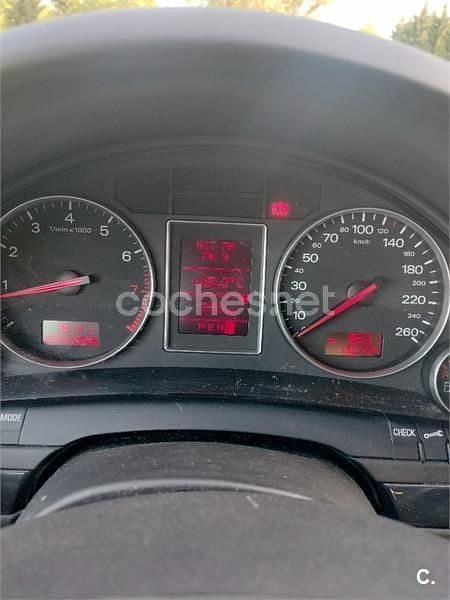 Usado Audi A4 170 CV (125 kW) 2002 Gris / plata Berlina