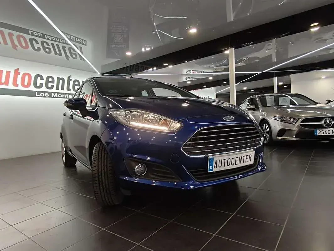 Usado Ford Fiesta Trend 101 CV (74 kW) 2014 Azul Utilitario