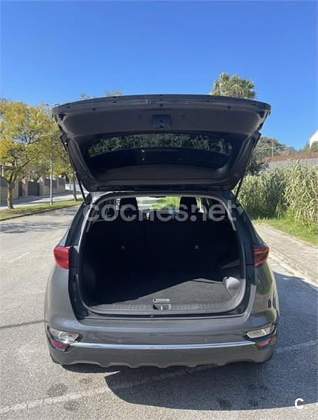 Usado Kia Sportage Style 132 CV (97 kW) 2019 Gris / plata SUV