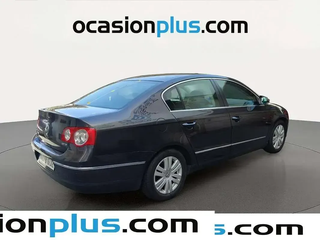Usado VW Passat Highline 170 CV (125 kW) 2008 Marrón Berlina