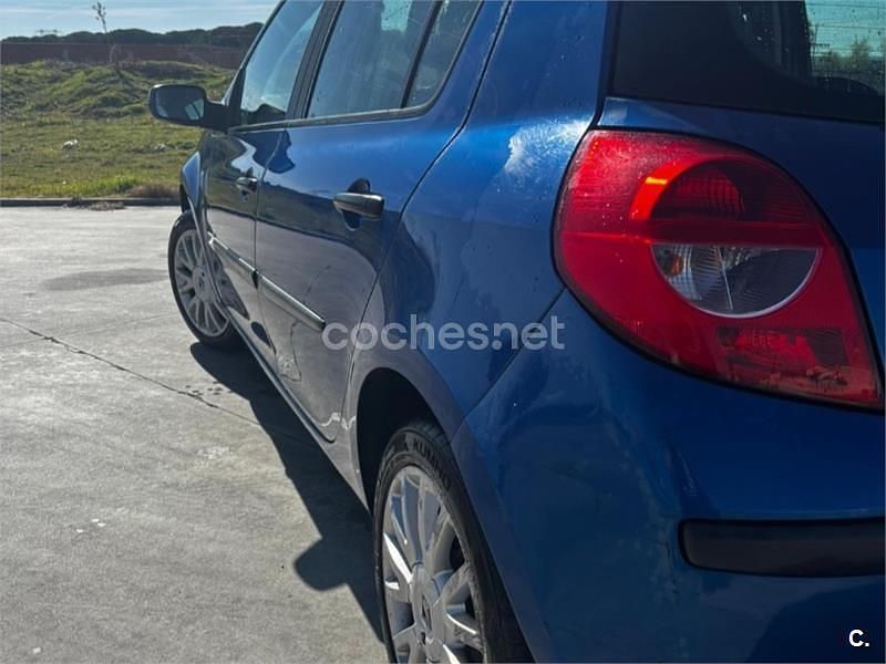 Usado Renault Clio II Dynamique 85 CV (62 kW) 2007 Azul Berlina
