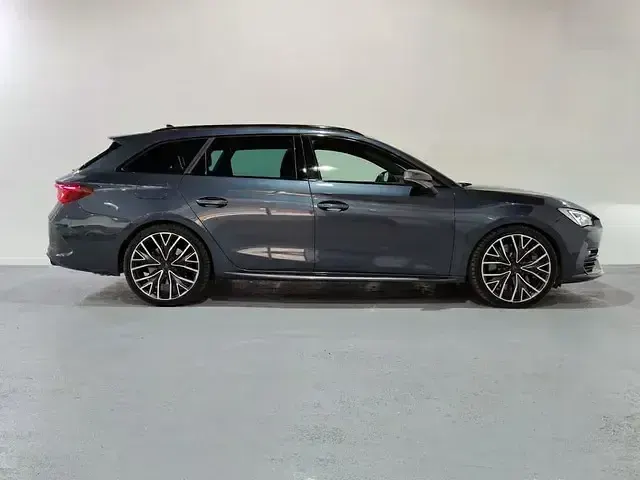 Usado Cupra Leon VZ 300 CV (220 kW) 2022 Azul Familiar