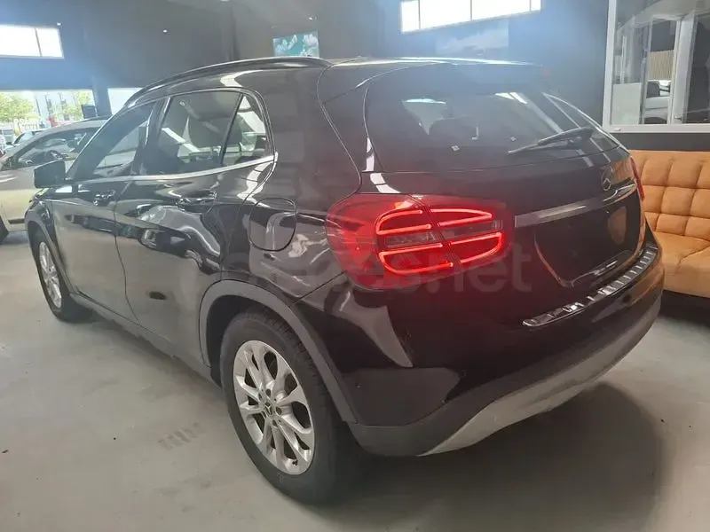 Usado Mercedes GLA200 Style 136 CV (100 kW) 2016 Negro SUV
