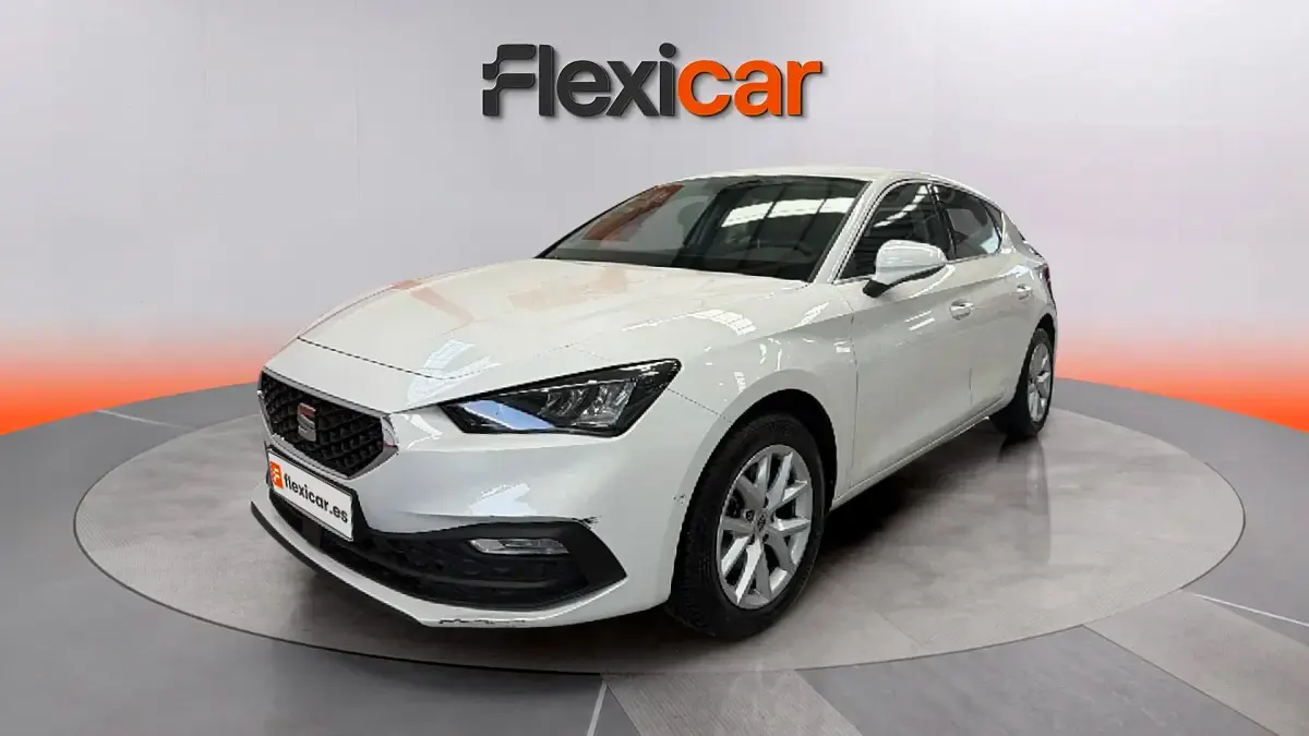 Usado Seat Leon Style 116 CV (85 kW) 2025 Blanco Familiar