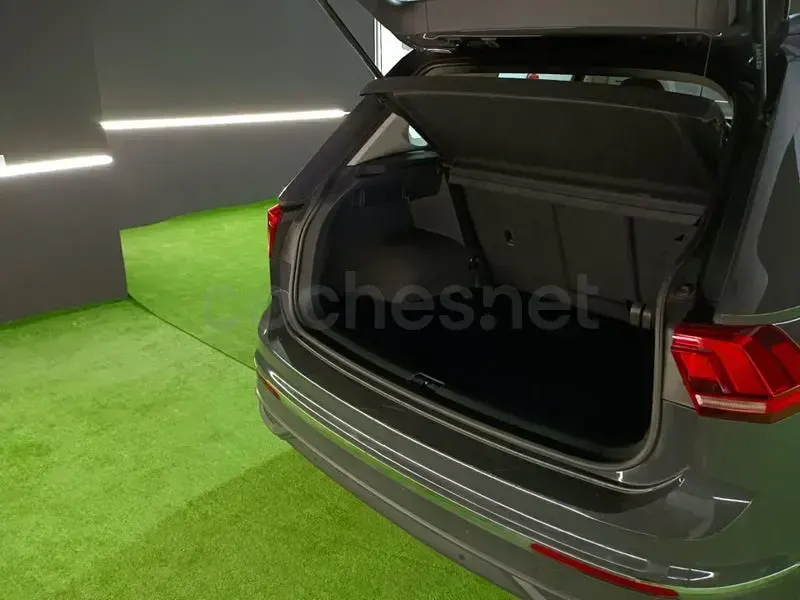 Usado VW Tiguan 122 CV (89 kW) 2022 Gris / plata SUV