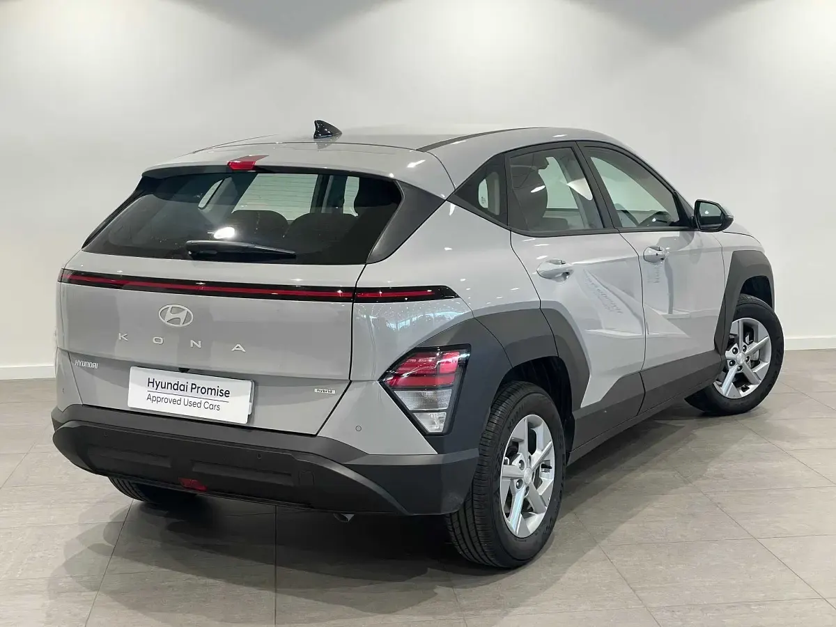 Usado Hyundai Kona 129 CV (94 kW) 2025 Gris SUV
