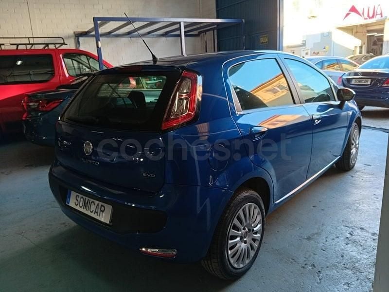 Usado Fiat Punto Evo Dynamic 69 CV (50 kW) 2011 Azul Utilitario