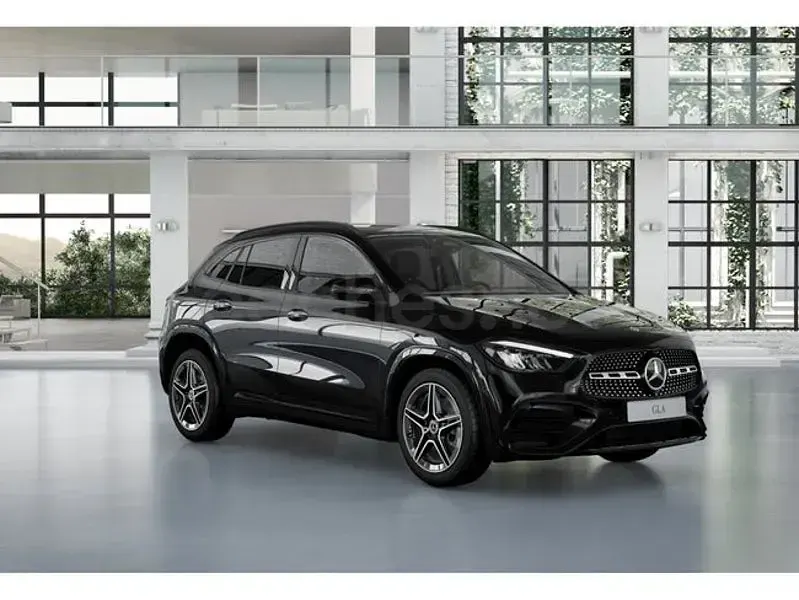Usado Mercedes GLA200 150 CV (110 kW) 2024 Negro cosmos SUV
