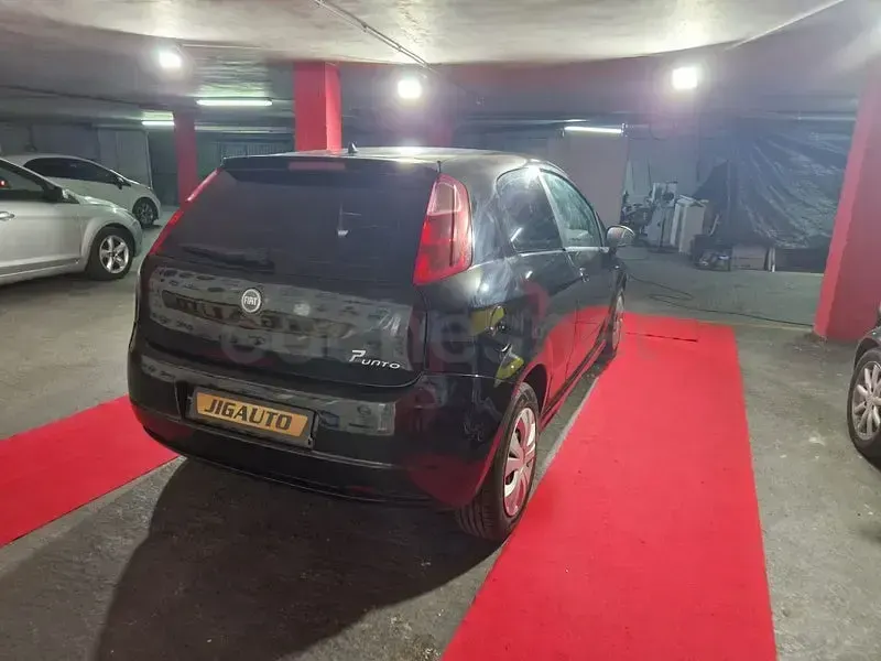 Usado Fiat Punto Classica 60 CV (44 kW) 2008 Negro Utilitario
