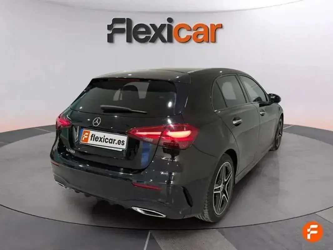 Usado Mercedes A200 163 CV (119 kW) 2024 Negro Berlina