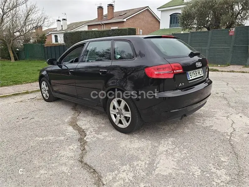 Usado Audi A3 Sportback Ambiente 105 CV (77 kW) 2012 Negro Utilitario