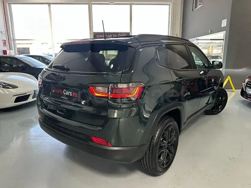 Usado Jeep Compass North 130 CV (95 kW) 2025 Verde SUV
