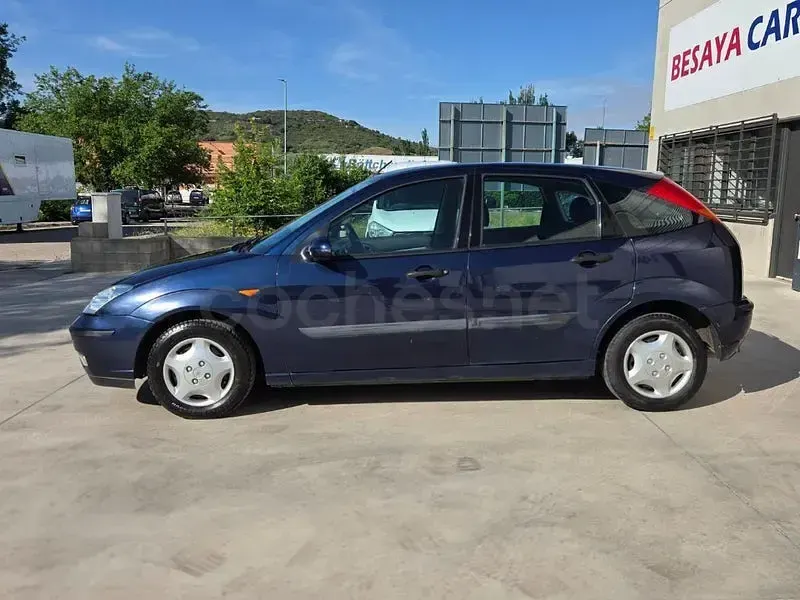 Usado Ford Focus Trend 100 CV (73 kW) 2004 Azul Berlina