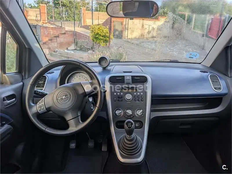 Usado Opel Agila Enjoy 86 CV (63 kW) 2008 Azul Utilitario