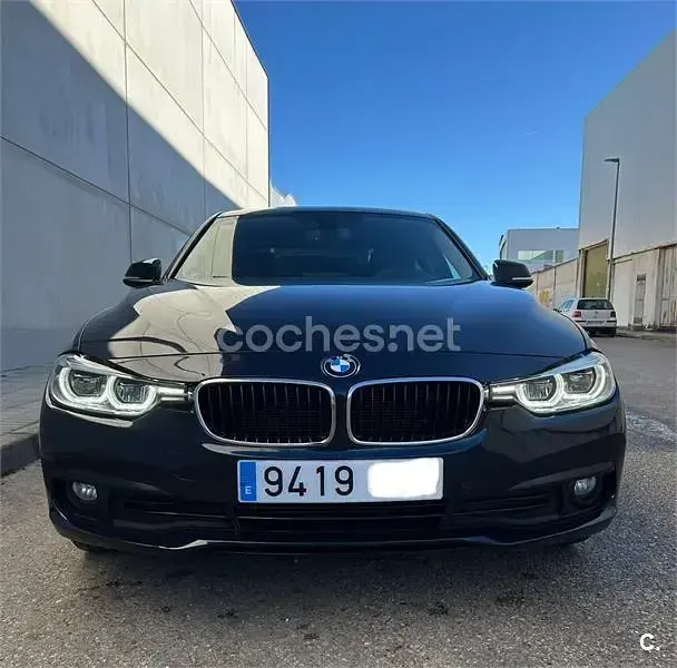 Usado BMW 318 150 CV (110 kW) 2017 Azul Berlina