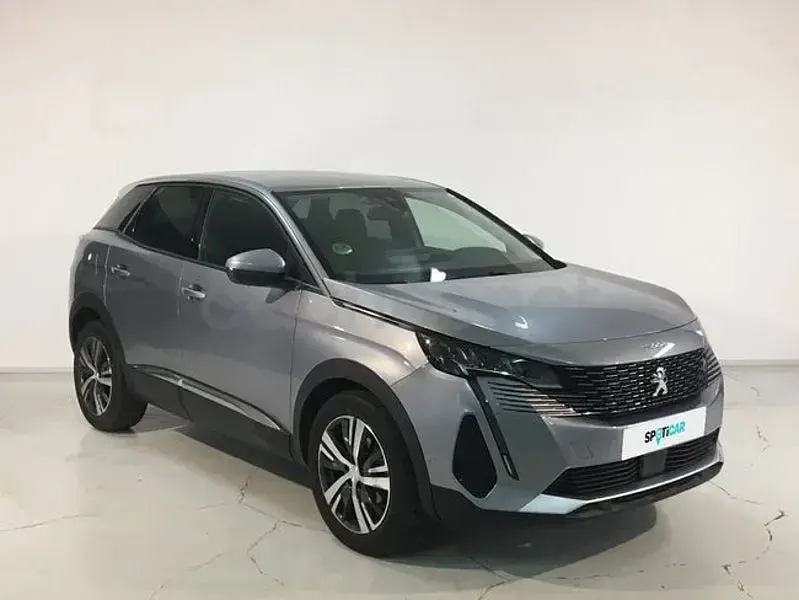 Usado Peugeot 3008 Allure 130 CV (95 kW) 2021 Gris / plata SUV