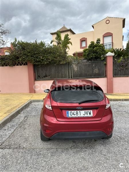 Rojo Usado 2016 Ford Fiesta Trend Utilitario | 6000 € (Super precio) - Imagen 1/4