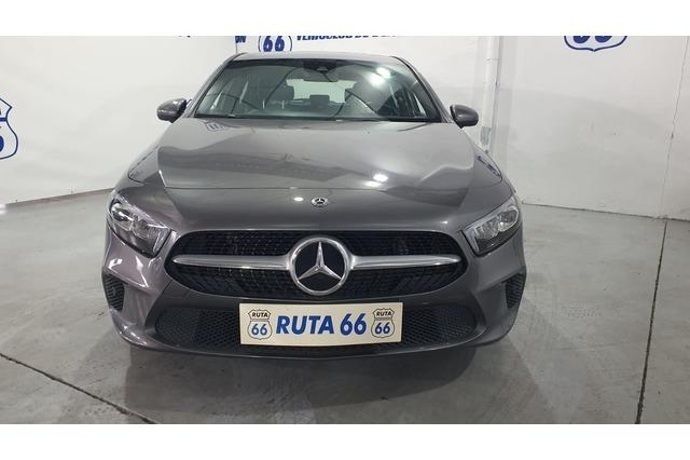 Usado Mercedes A180 136 CV (100 kW) 2019 Gris Utilitario