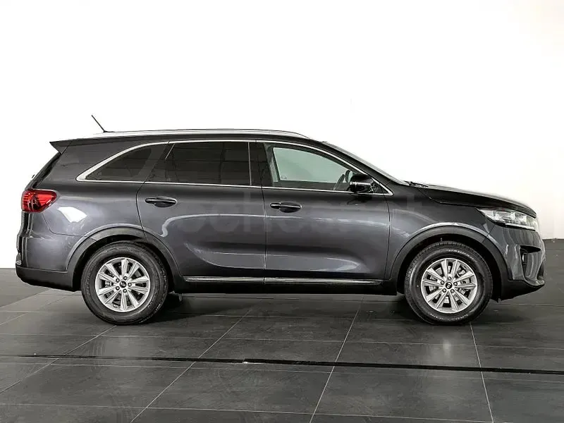 Usado Kia Sorento 200 CV (147 kW) 2018 Gris / plata SUV