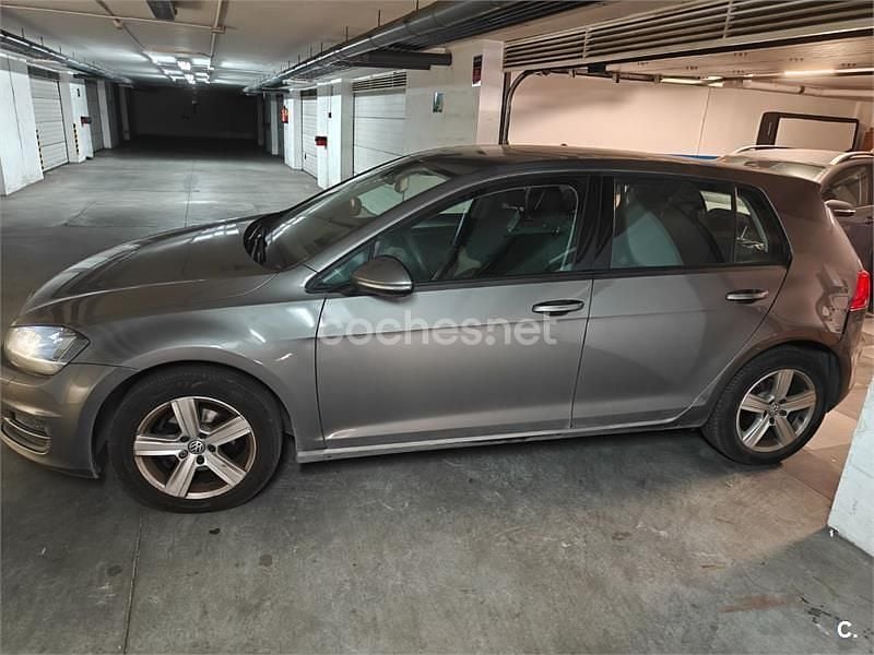Usado VW Golf VII Advance 105 CV (77 kW) 2014 Gris / plata Berlina