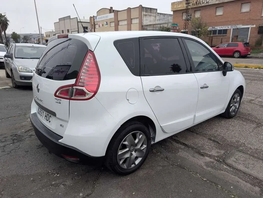 Usado Renault Scenic E-Tech Authentique 86 CV (63 kW) 2011 Blanco Monovolumen
