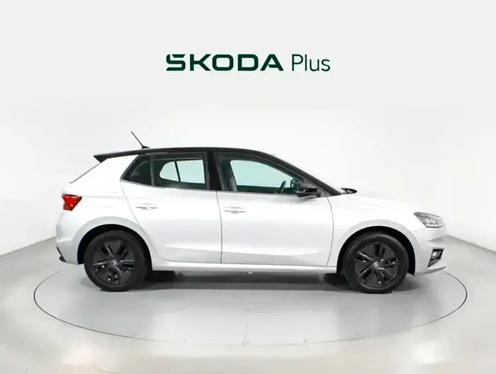 Usado Skoda Fabia Style 95 CV (69 kW) 2022 Gris plata Utilitario