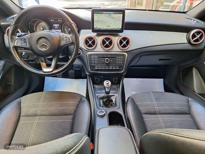 Usado Mercedes CLA180 123 CV (90 kW) 2015 Rojo Berlina